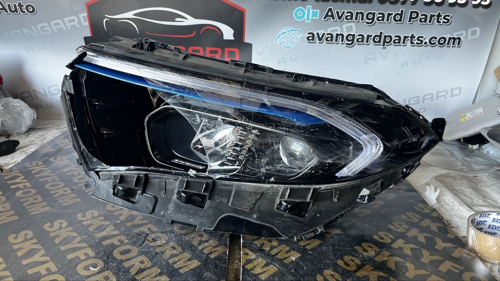 Mercedes EQA 243 десен фар 2 броя и ляв фар