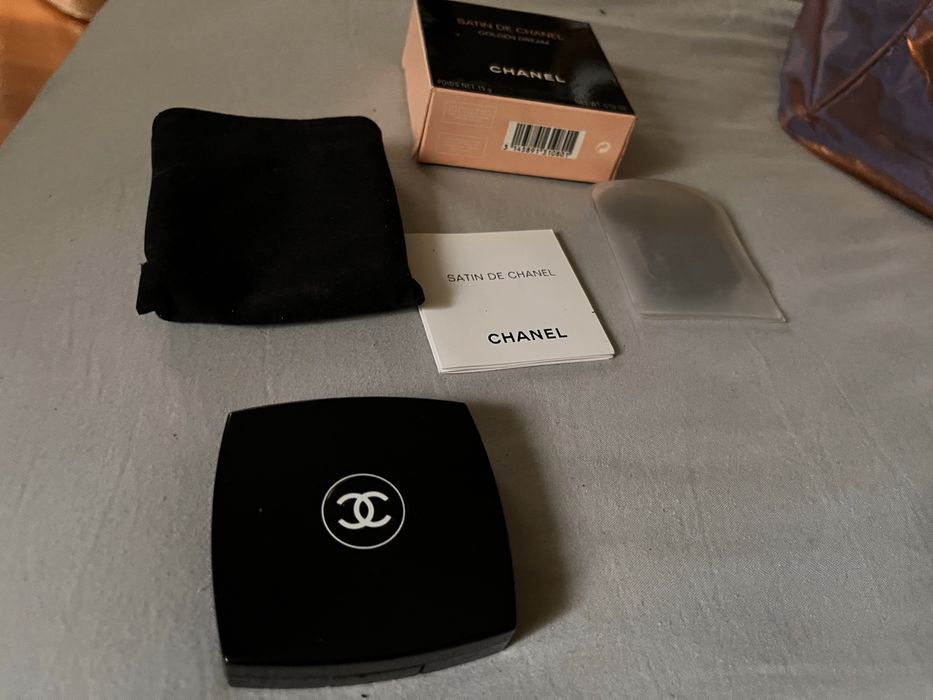 Хайлайтър на Chanel,сенки под формата на кубче