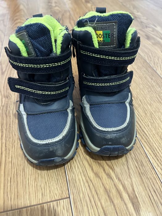 Продам детскую зимную обувь