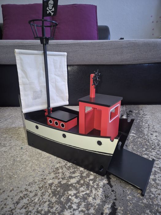 Корабът на Пипи Дългото чорапче и татко Ефраим + подарък конят на Пипи