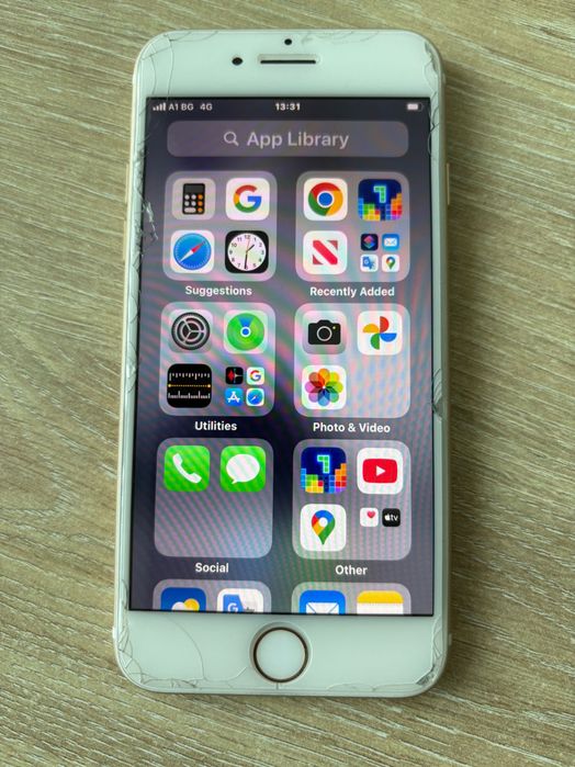 Продавам iPhone 7