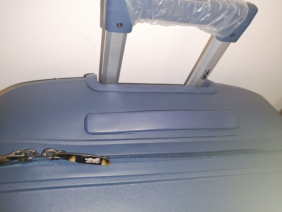 Голям куфар тъмно син 100л Grand Ghepard