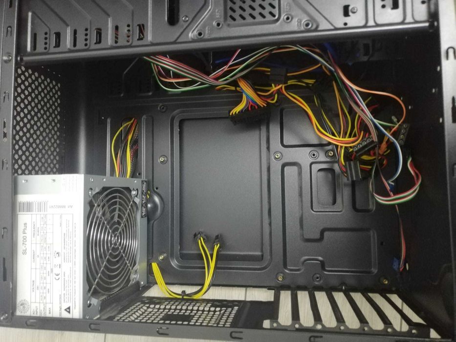 Carcasa ATX + sursa 700W
