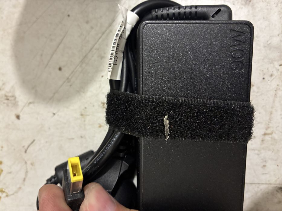 Зарядно Lenovo 135W