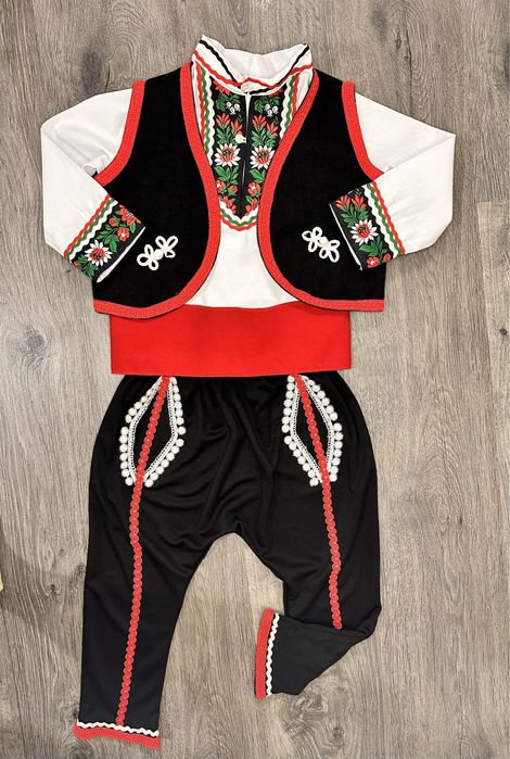 Народни носии за Мама Тати и дете