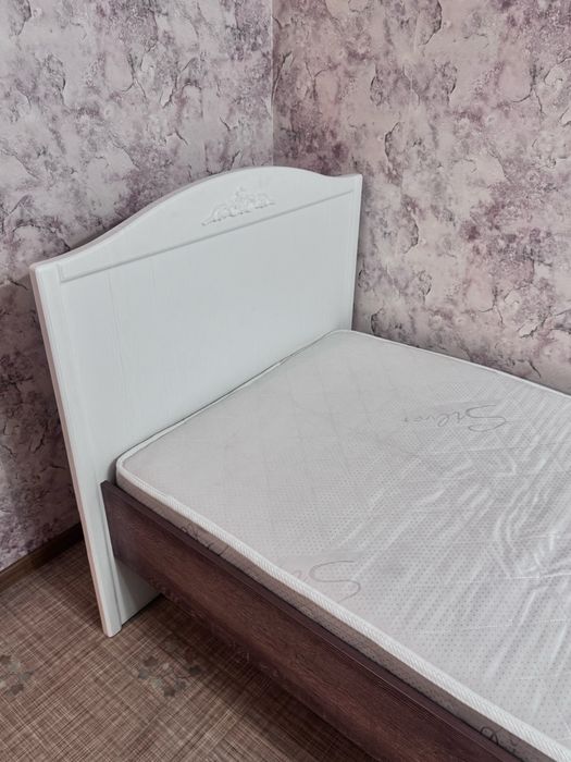 Продается кровать с матрасом