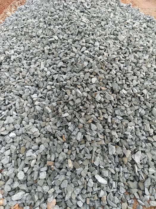 Vând agregate și deșeu brad