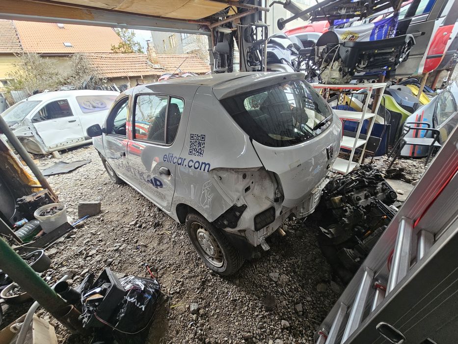 Dacia Sandero на части