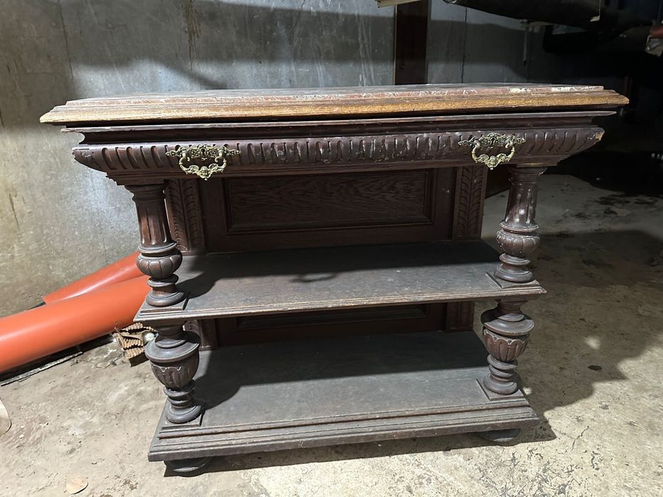 Mobilier vechi lemn masiv