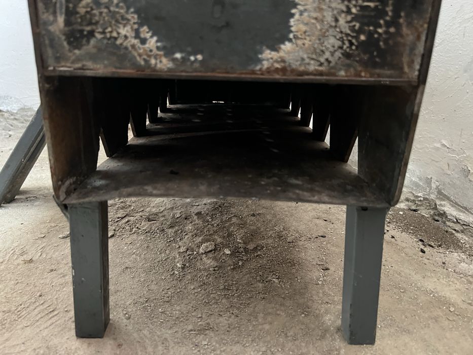 Продам мангал на ножках.