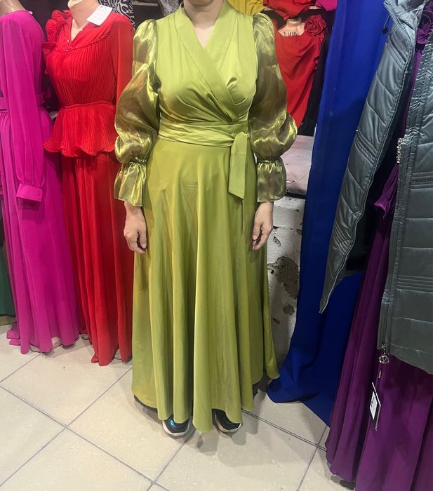 Продается платье размер 44