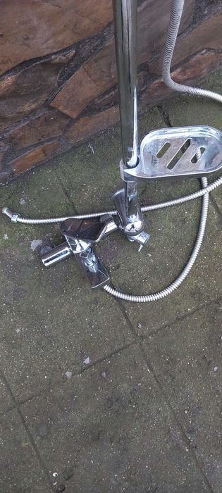 Продавам душ, смесител, слушалка.