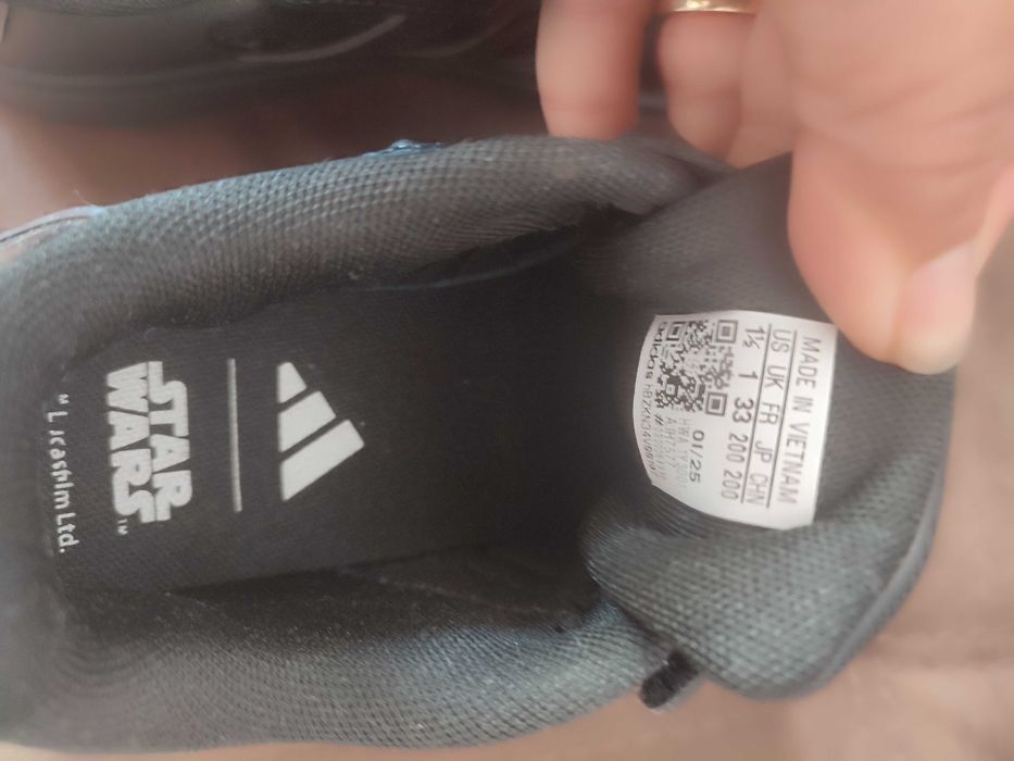 Детски маратонки ADIDAS Star Wars номер 33  1/2, цена 50 лв.