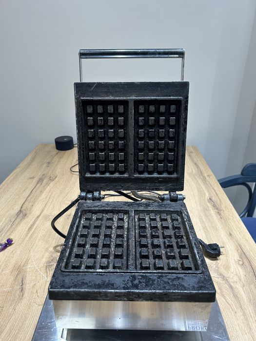 Вафельница, вафли