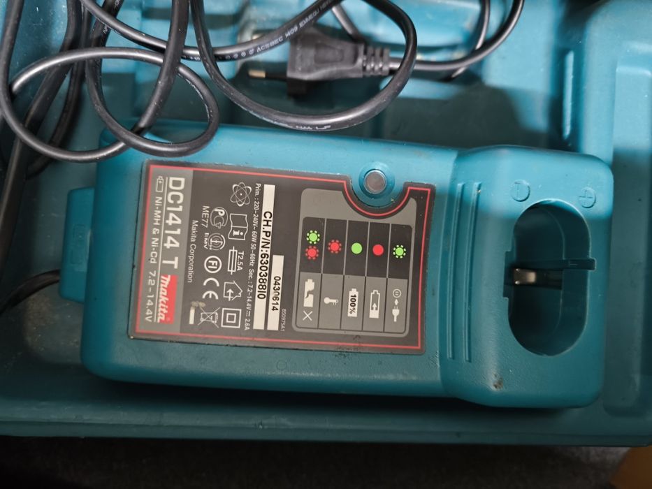 Vând autofiletanta Makita (cutie+încărcător+2 baterii)