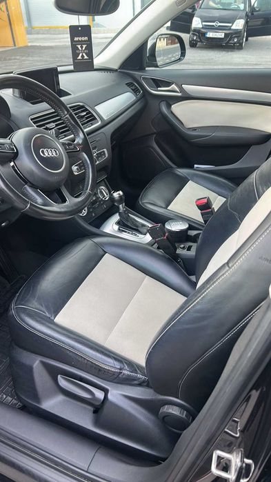 Автомобил Audi Q3
