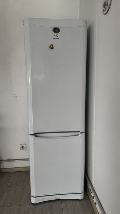 Холодильник Indesit