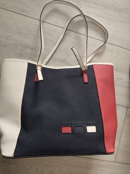 Tommy Hilfiger чанта