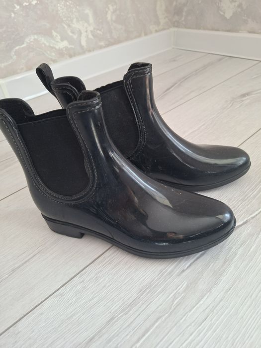 Продам резиновые сапогм