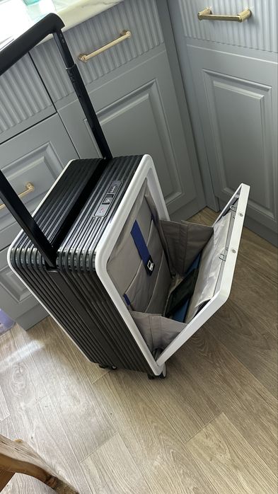 Чемодан маленький