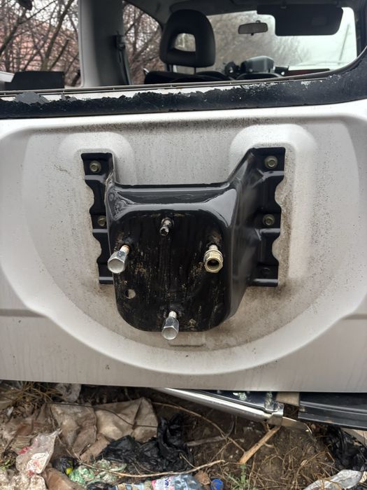 стайка за резервна гума за mitsubishi pajero3