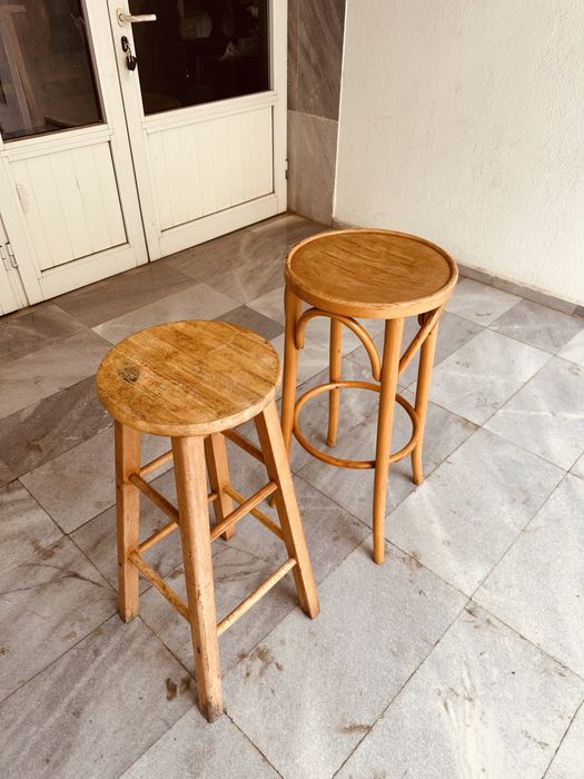 Два ретро дървени бар стола от 80-те