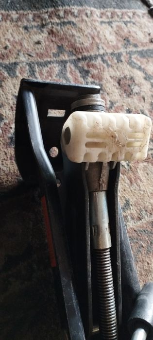 Домкрат на легковой авто.