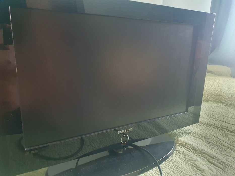 Televizor LCD SAMSUNG 66cm HD , model LE26A330J1 stare perfecta