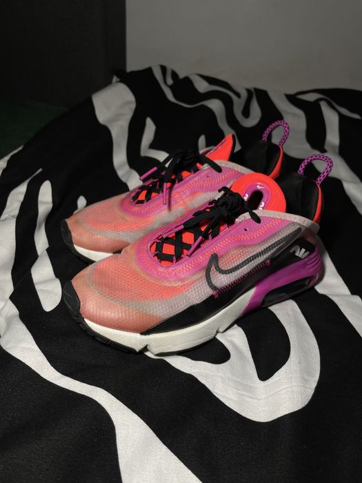 Vând hainute in stare buna