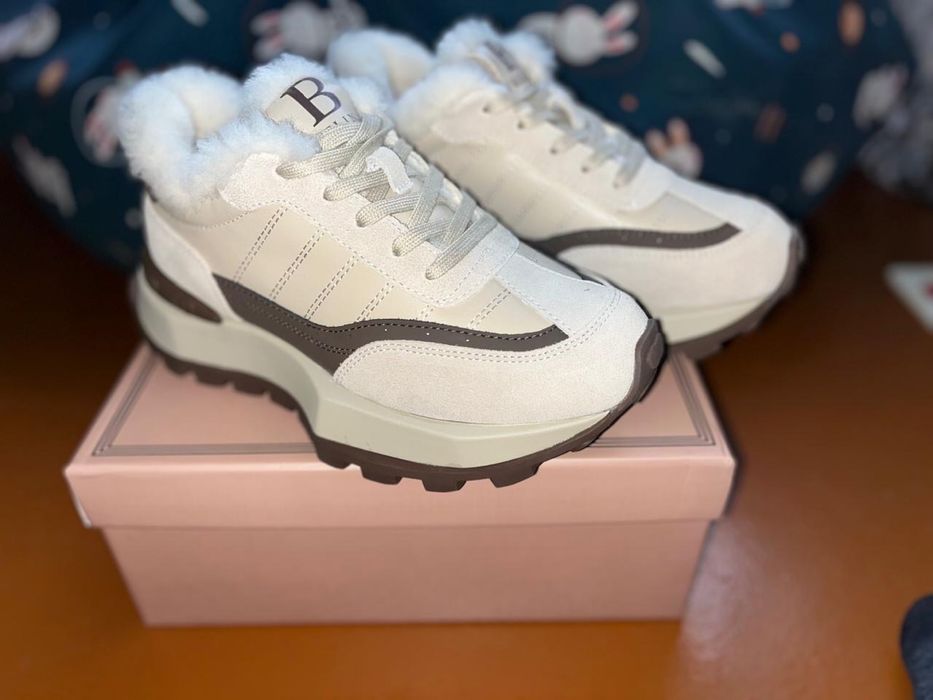 Продам кроссовки. Зима