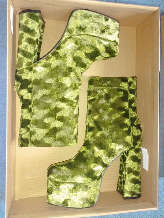 Нови боти на Steve Madden