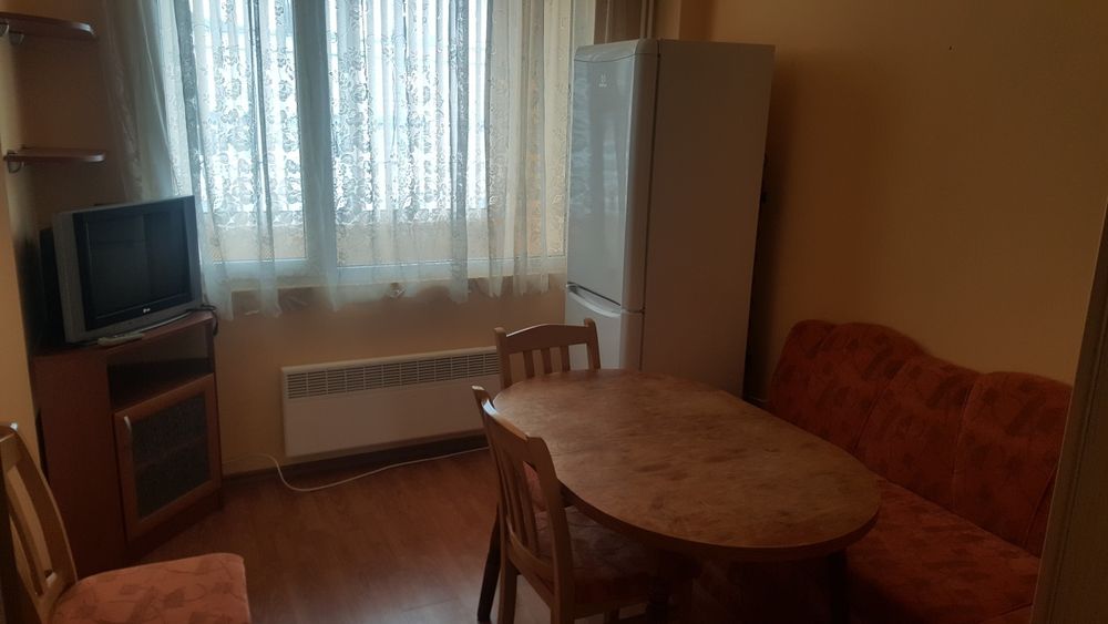 Дава под наем 4-стаен апартамент