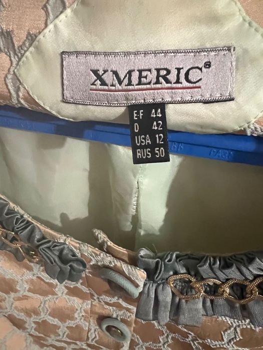 Продам костюм фирменный