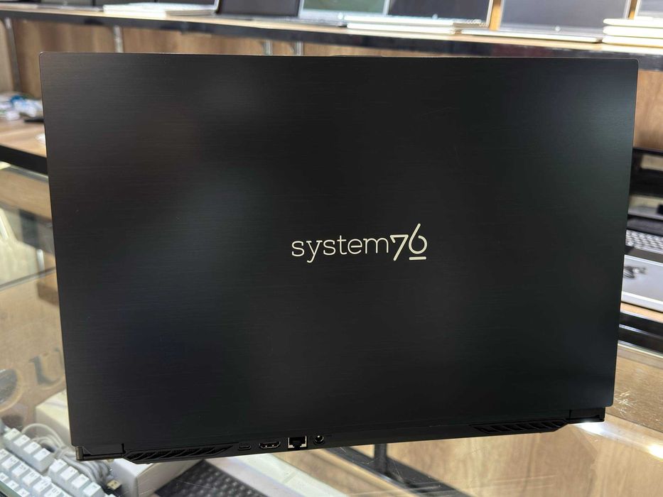 System76 Gazellen Core i7-11800H ram 16 ssd 256 RTX 3060 6 gb