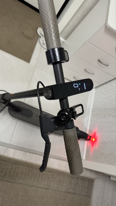 Продаю электросамокат Xiaomi