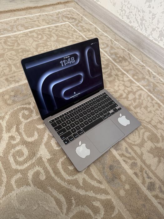 Macbook сатылады.