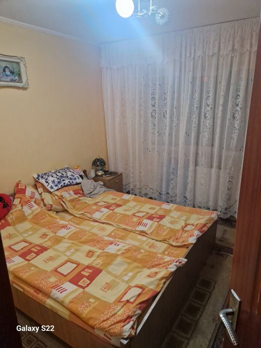 Vând apartament 3 camere confort 1 decomandat.