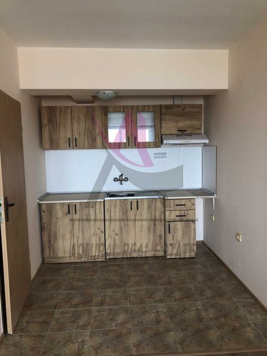 Продава се Двустаен апартамент в Варна, Бриз - 95 кв.м за 2043 €/кв.м - Снимка #2
