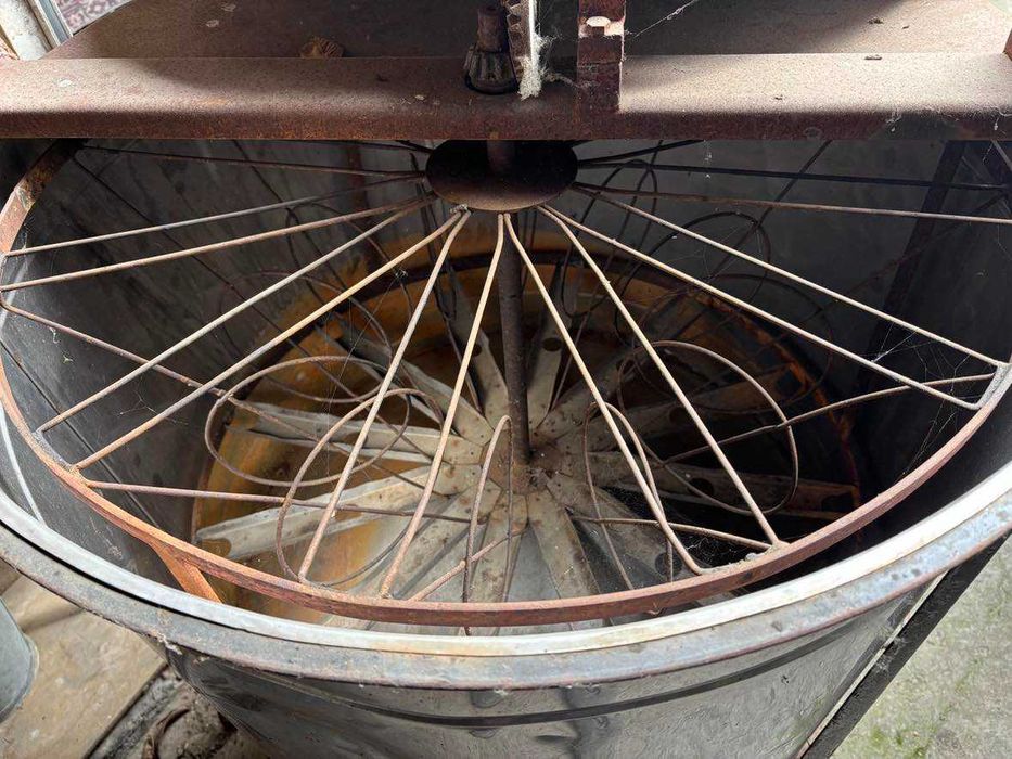 Пчеларска центрофуга 24 рамки