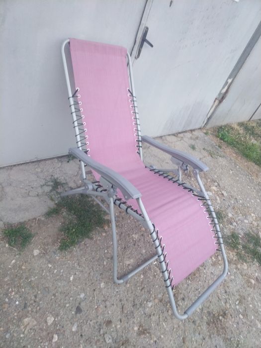 Сгъваем стол шезлонг сподлкътници, функция за люлеене 
Удобен, комфорт