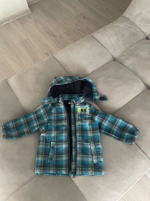 Продам детскую ветровку