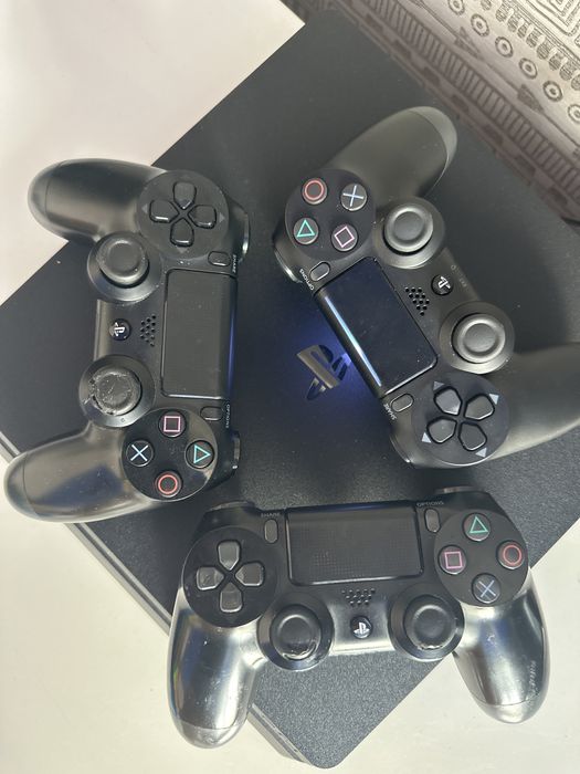Продам PS4 на 500G