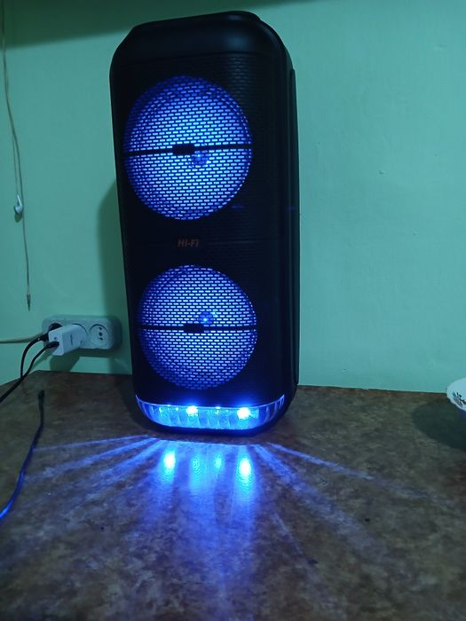 Продам блютуз колонку