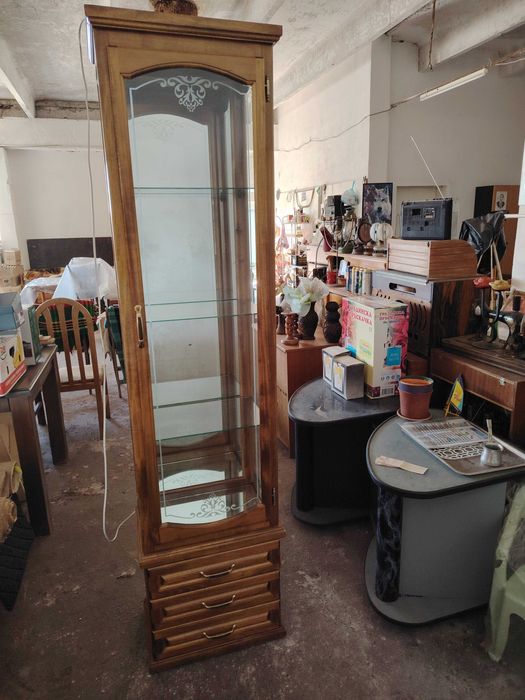 Витрина единична от дърво