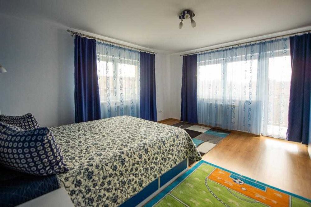CASĂ DE ÎNCHIRIAT – TIUR-BLAJ, JUDEȚUL ALBA. Casă moderna si spațioasă, suprafață 300 mp, 2 sufragerii, 3 dormitoare, 3 bai. Toate utilitatile.