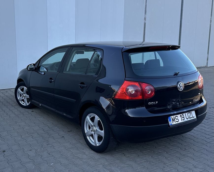 Vand golf V  1.6 benzina