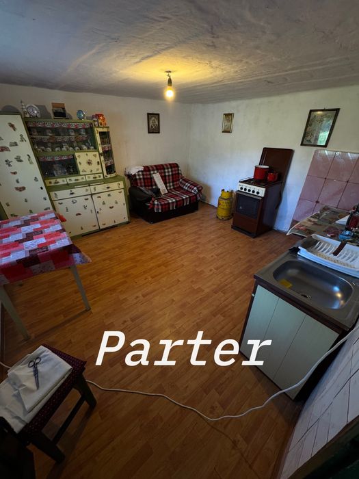 Casă cu teren de vânzare Petrila