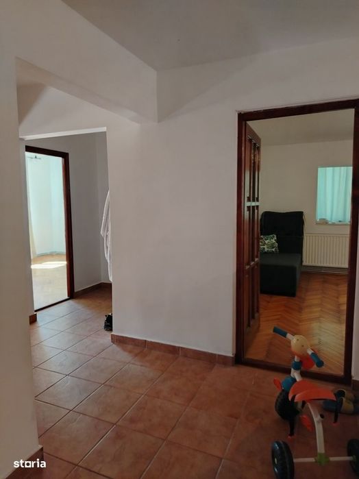 cv 177 G.Cosbuc, apartament 3 camere decomandat, parter inalt + beci