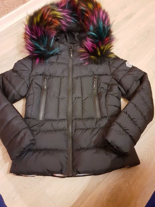 Яке с цветна качулка