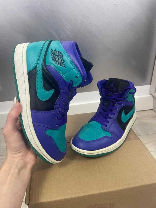 Air Jordan 1 Mid "Black Grape" Sneakers - Marime 38